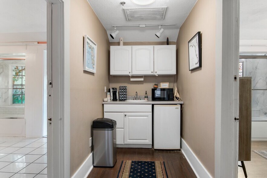 More Photos Of 532 Beach Dr NE, Saint Petersburg Hospitality For Sale