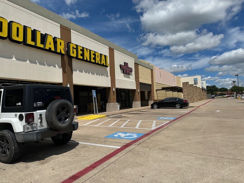 More Photos Of 2801-2853 Central Dr, Bedford Unknown For Lease