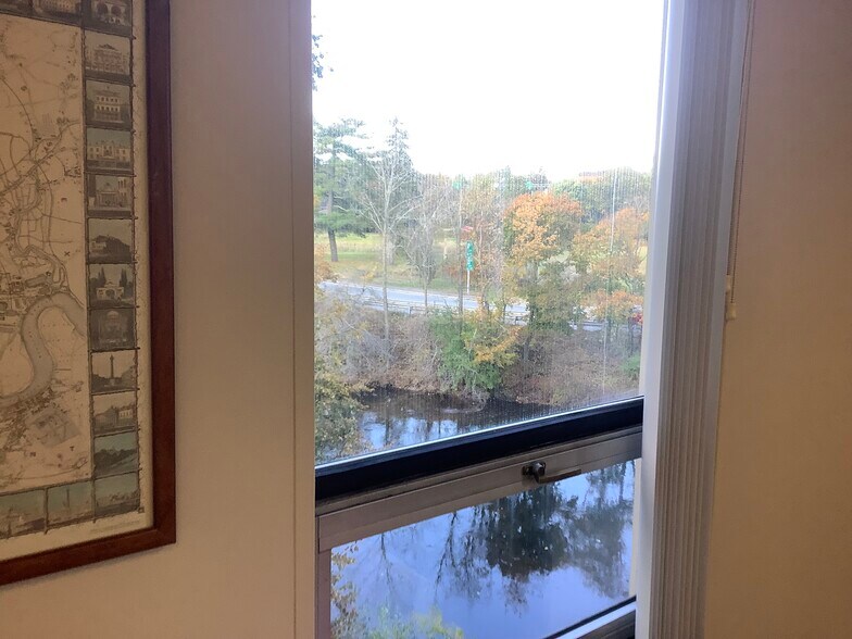 More Photos Of 20 Walnut St, Wellesley Office For Lease
