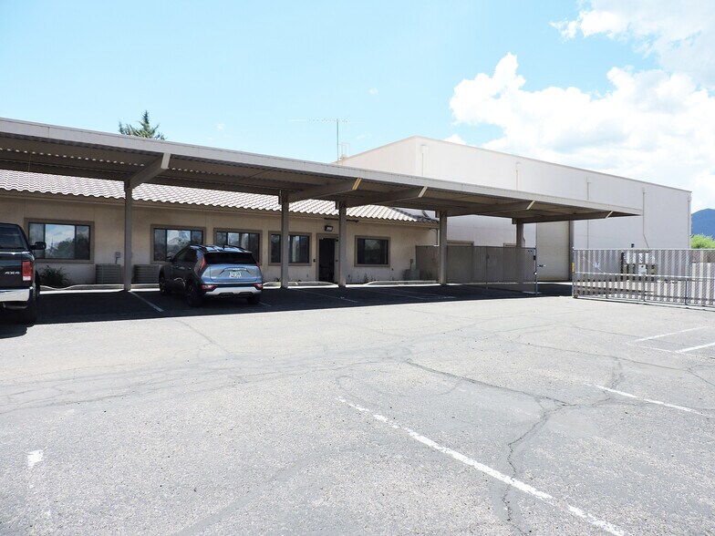 More Photos Of 500 S Willard St, Cottonwood Distribution For Lease