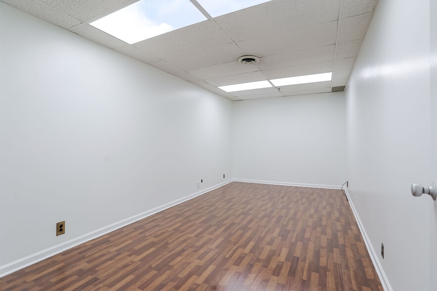 More Photos Of 2334 Production Dr, Indianapolis Warehouse For Lease