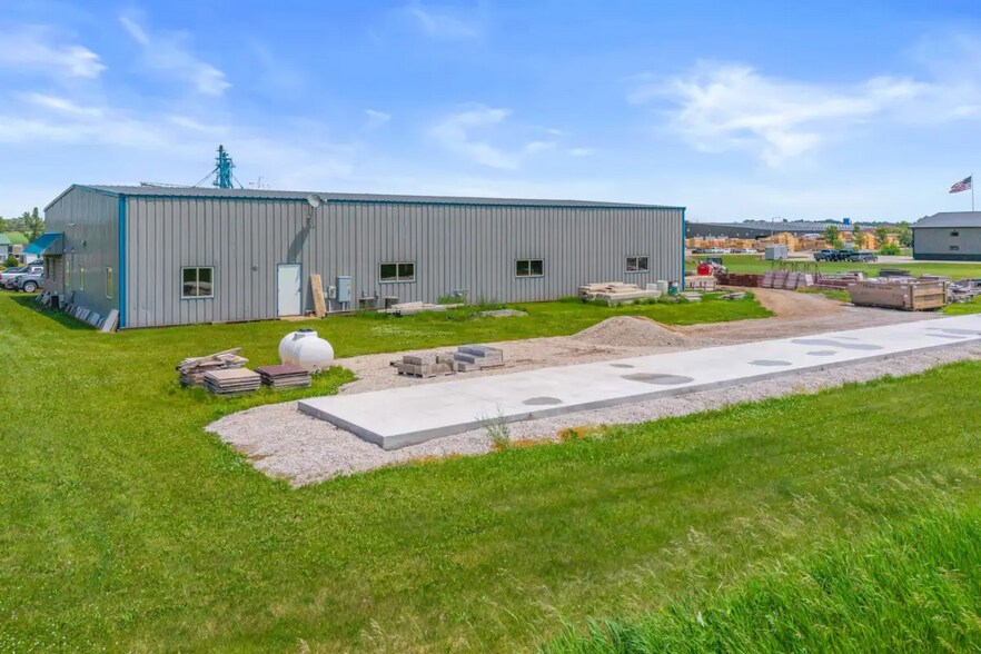 More Photos Of 411 Lorry St, Amherst Manufacturing For Lease