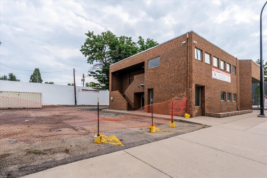 More Photos Of 1109 W Littleton Blvd, Littleton Office For Sale