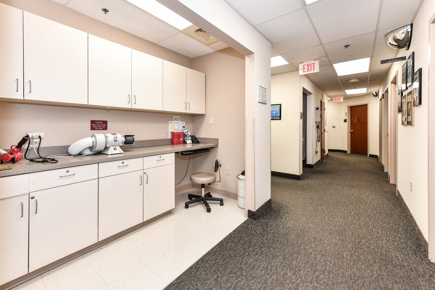 More Photos Of 1860 Town Center Dr, Reston Medical For Sale