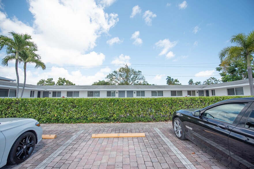 More Photos Of 231 SW 15th St, Pompano Beach Apartments For Sale