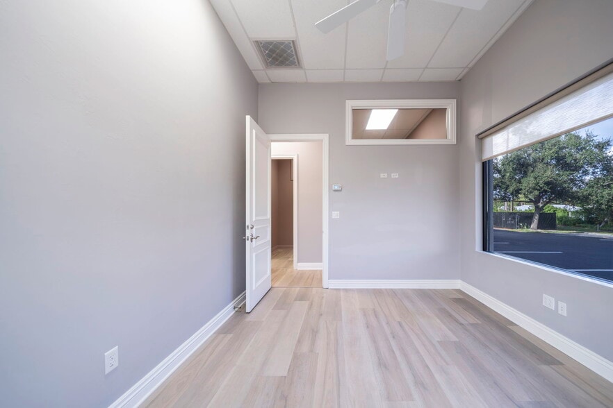 More Photos Of 24551 Production Cir, Bonita Springs Showroom For Lease