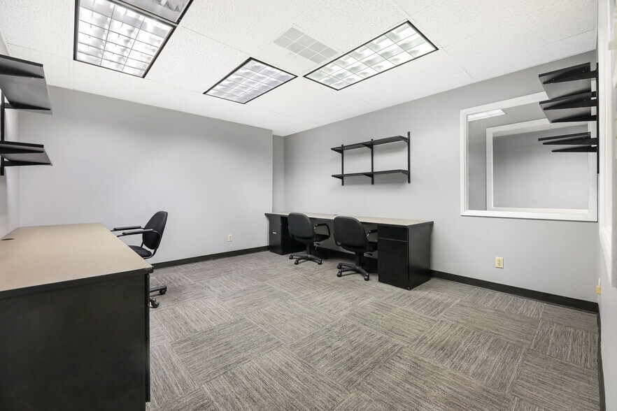 More Photos Of 9502 19th Ave SE, Everett Office For Lease