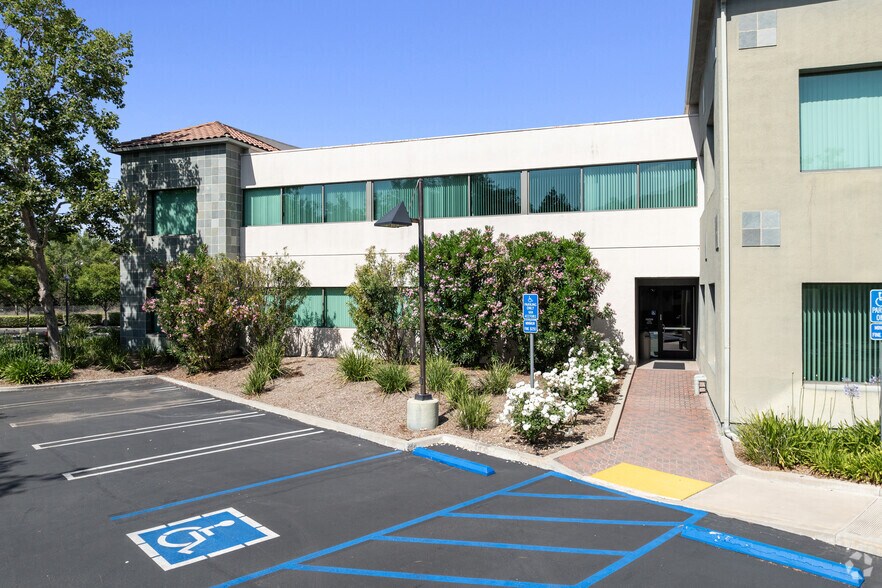 More Photos Of 28632 Roadside Dr, Agoura Hills Office For Lease
