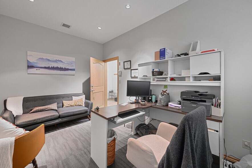 More Photos Of 10339 106 St NW, Edmonton Apartments For Sale