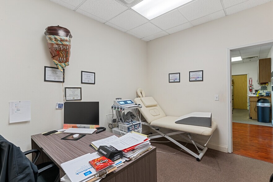 More Photos Of 2675 S Jones Blvd, Las Vegas Office For Lease