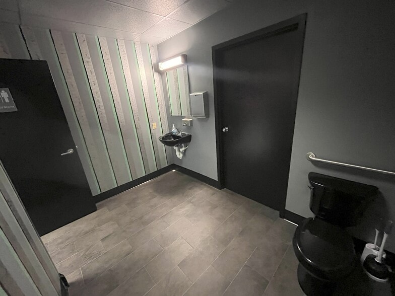 More Photos Of 2345 Bernville Rd, Reading Office For Lease