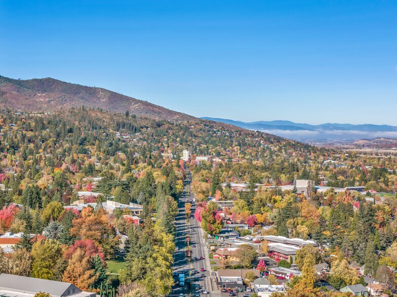 More Photos Of 1401 Siskiyou Blvd, Ashland Office For Lease