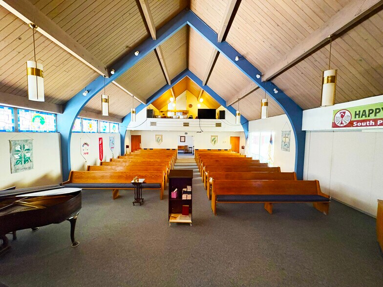 More Photos Of 1316 Lyndon St, South Pasadena Religious Facility For Lease