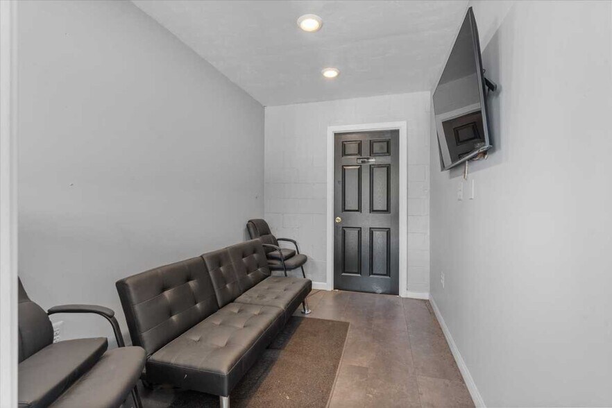 More Photos Of 28 Canal St, Millbury Service Station For Sale