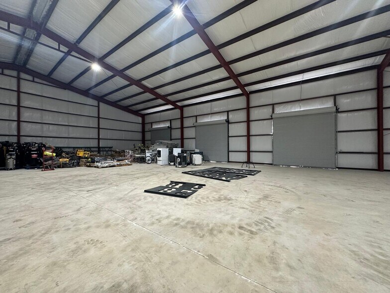 More Photos Of 6301 Us Highway 281 N, Spring Branch Light Distribution For Lease