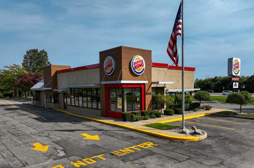 Primary Photo Of 261 S State St, Zeeland Fast Food For Sale