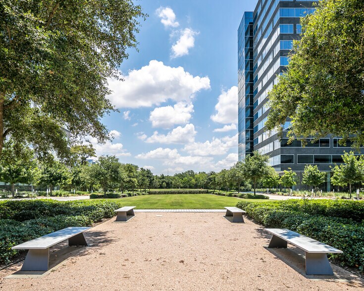 More Photos Of 15375 Memorial Dr, Houston Office For Lease