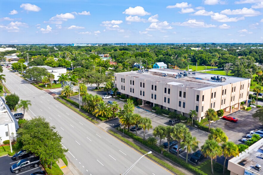 Primary Photo Of 2001 9th Ave, Vero Beach Office For Lease