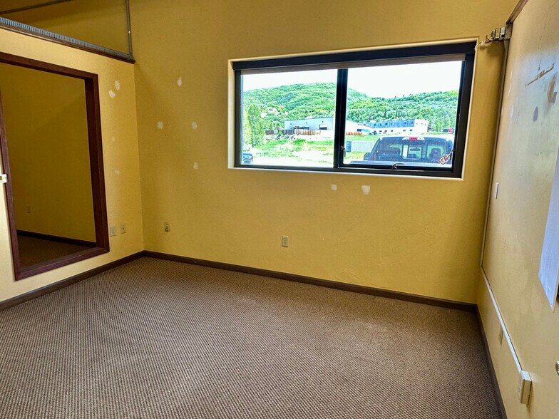 More Photos Of 2670 Copper Ridge Cir, Steamboat Springs Warehouse For Lease