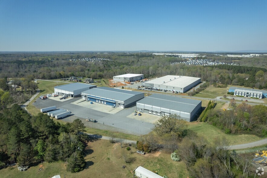 More Photos Of 340 Mayfield Rd, Duncan Warehouse For Lease