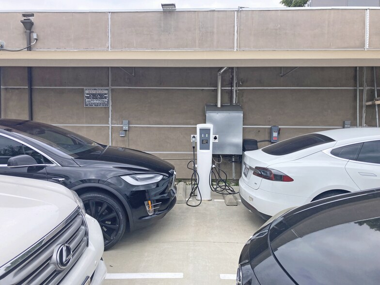 More Photos Of 2316-2320 W Magnolia Blvd, Burbank Storefront Retail Office For Sale