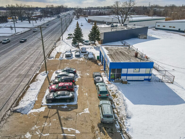 More Photos Of 25985 Groesbeck Rd, Warren Auto Repair For Sale