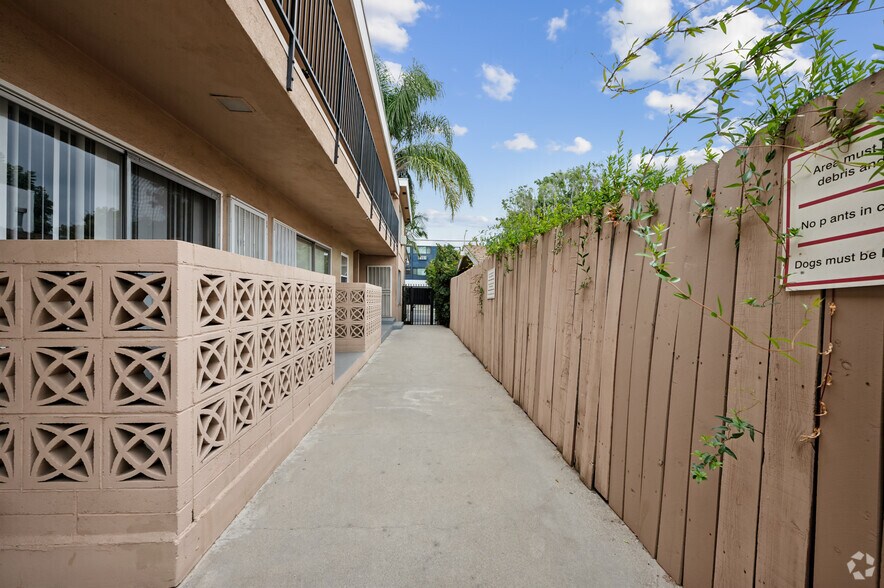 More Photos Of 7550 Fountain Ave, West Hollywood Apartments For Sale
