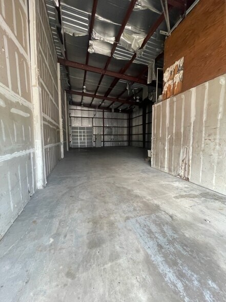 More Photos Of 2724 Crestview St, Kenner Warehouse For Lease