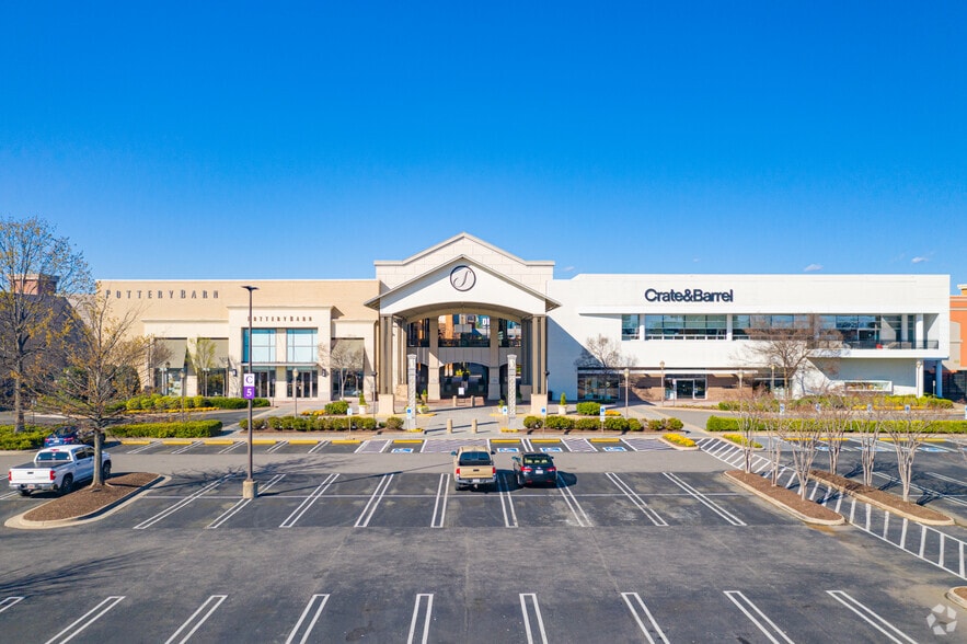 More Photos Of 11800 W Broad St, Henrico Department Store For Lease
