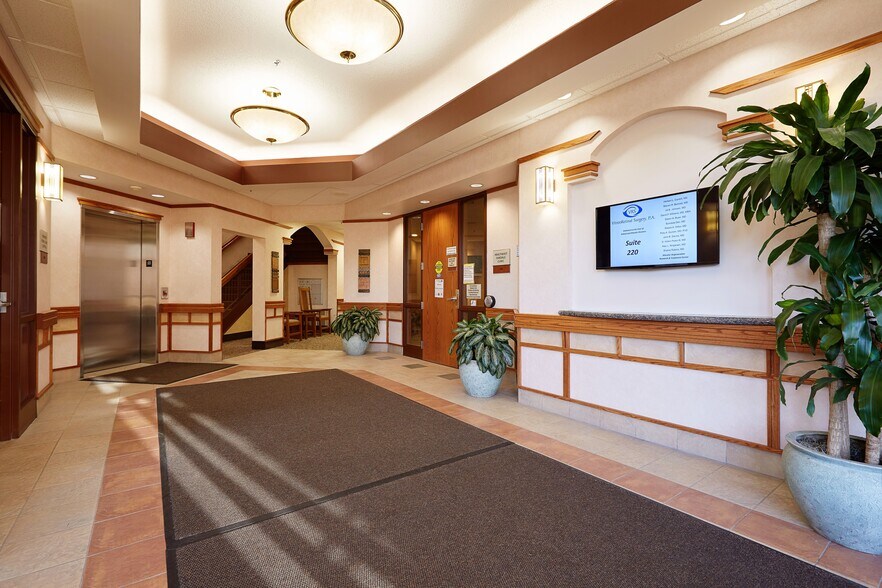 More Photos Of 1099 Helmo Ave N, Oakdale Medical For Lease