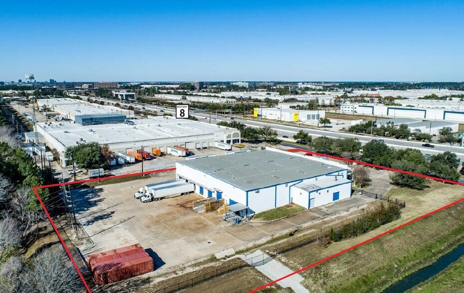 More Photos Of 4950 N Sam Houston Pky E, Houston Warehouse For Lease