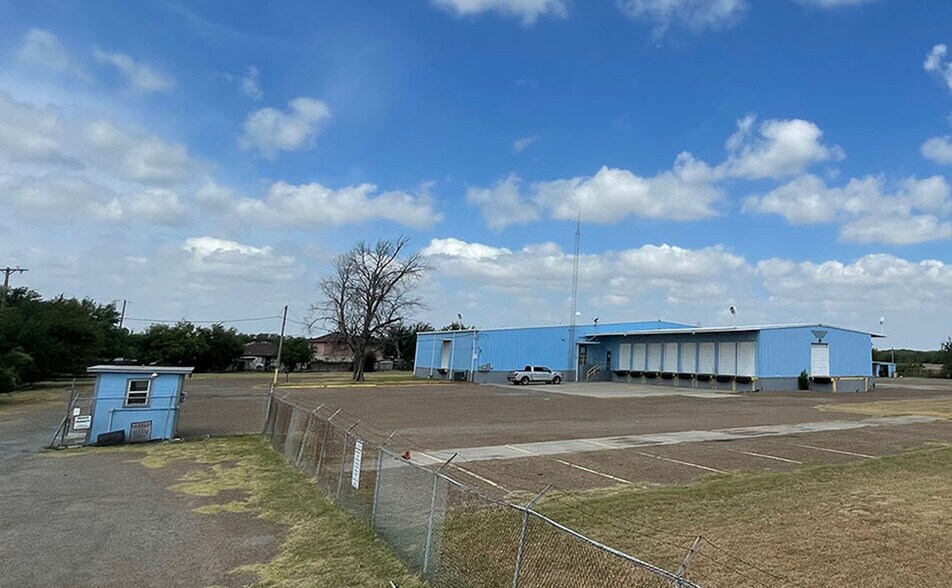 More Photos Of 1605 Military Rd, Brownsville Distribution For Lease