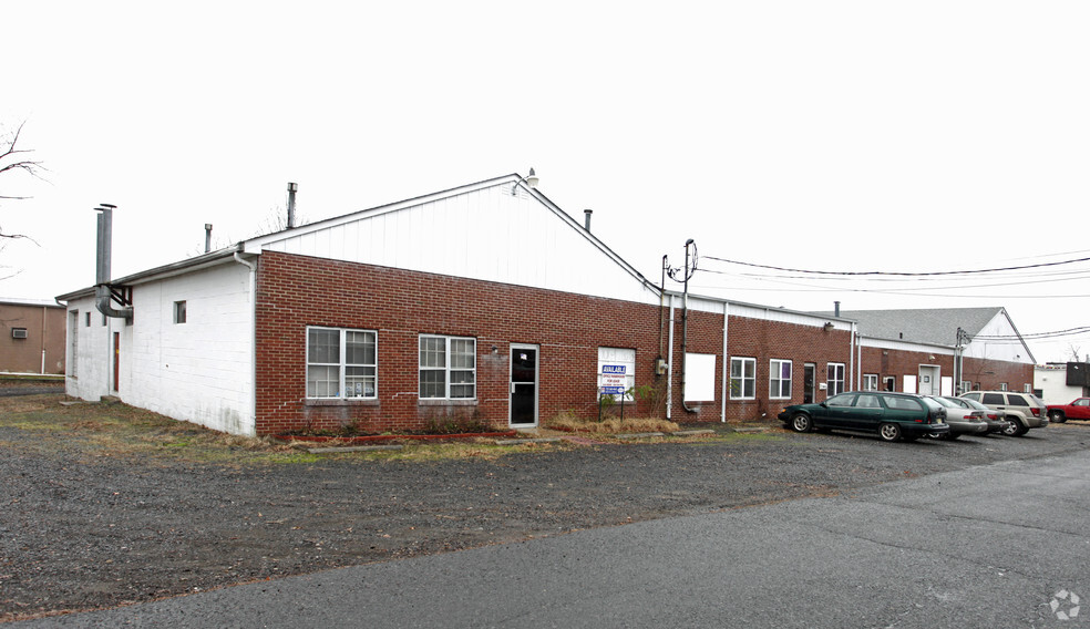 Primary Photo Of 201-205 Wood Ave, Middlesex Light Manufacturing For Lease