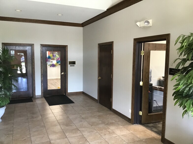 More Photos Of 3 Executive Ct, South Barrington Medical For Lease