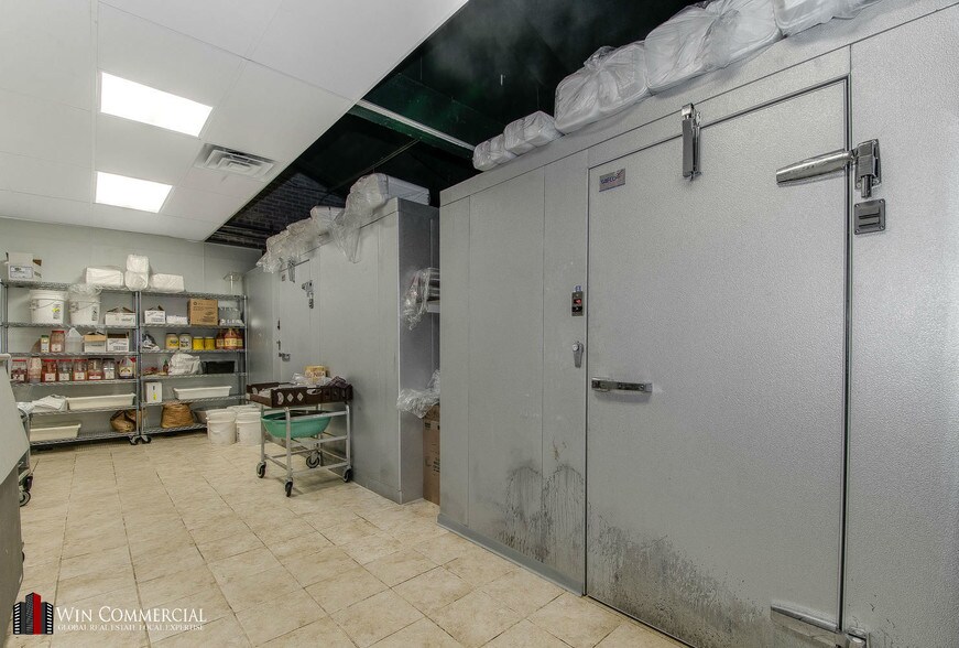 More Photos Of 3331 Plaza Way, Waldorf Restaurant For Lease