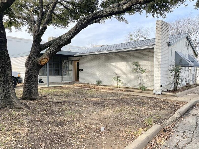 More Photos Of 2912 Stanley Ave, Fort Worth Industrial For Sale