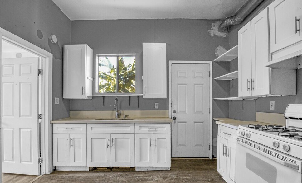 More Photos Of 275 S Union Ave, Los Angeles Apartments For Sale