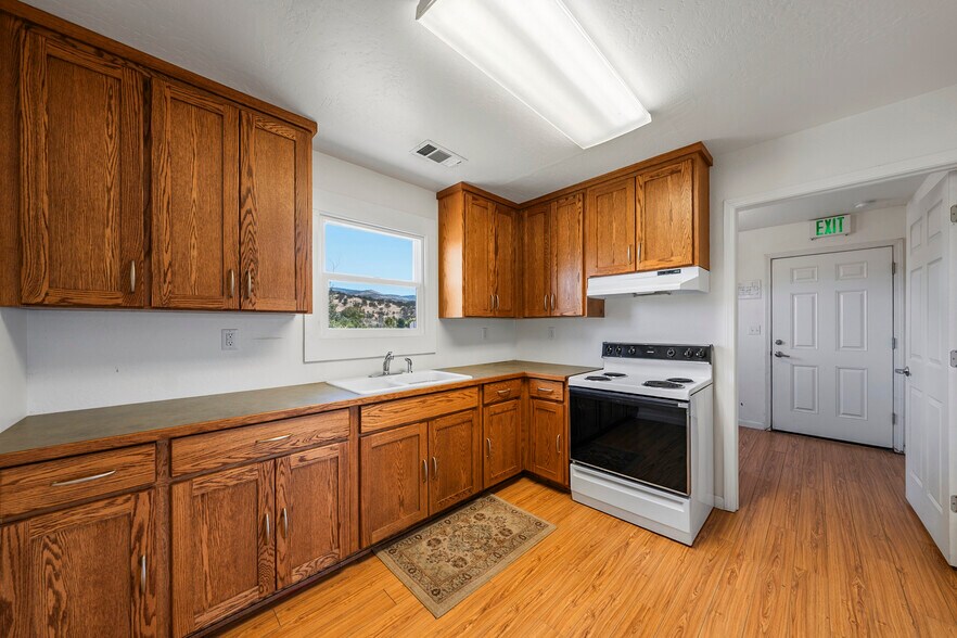 More Photos Of 143 S Main St, Phoenix Office For Sale