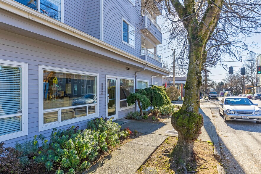 More Photos Of 8804 Roosevelt Way NE, Seattle Office For Sale