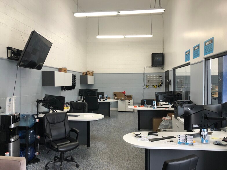 More Photos Of 4478 Pico Blvd, Los Angeles Auto Repair For Lease