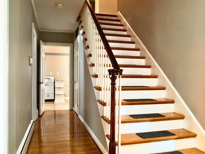 More Photos Of 9327 Main St, Manassas Office For Lease