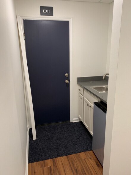 More Photos Of 1338 Timberlane Rd, Tallahassee Office For Lease