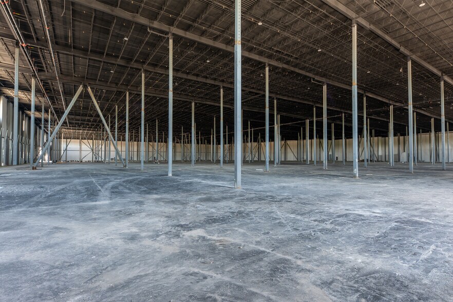 More Photos Of 102 Dolson Ave, Middletown Distribution For Lease