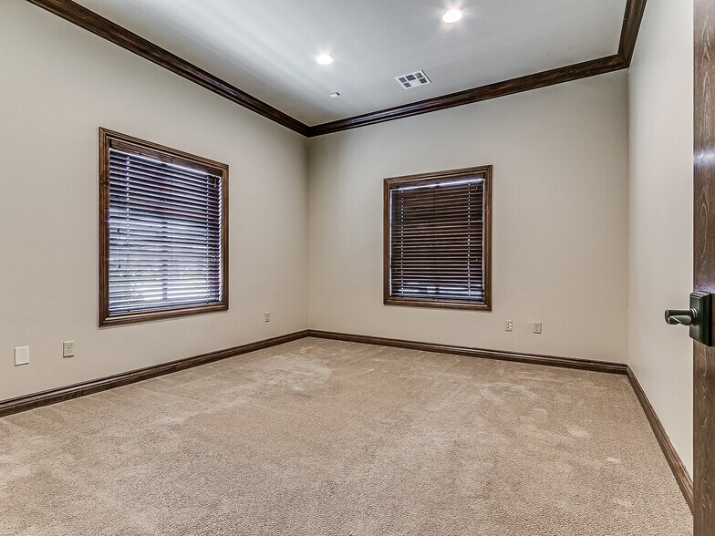 More Photos Of 2929 NW 156th St, Oklahoma City Office For Lease
