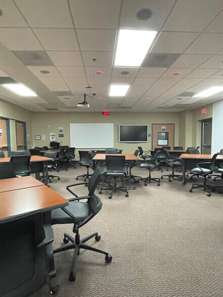 More Photos Of 4540 Tower St SE, Prior Lake Office For Sale