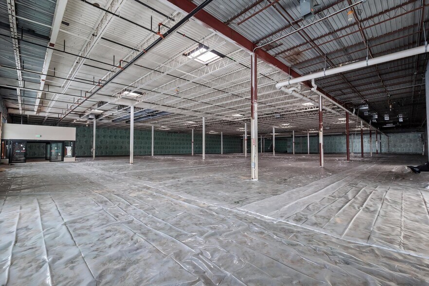 More Photos Of 32070 Gratiot Ave, Roseville Freestanding For Lease