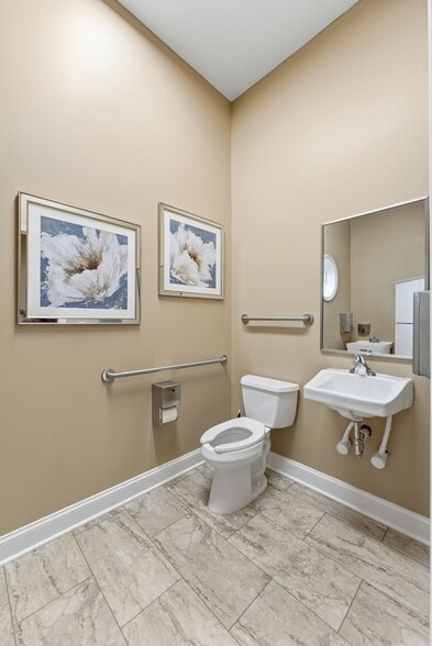 More Photos Of 311 S Royal Oaks Blvd, Franklin Medical For Sale