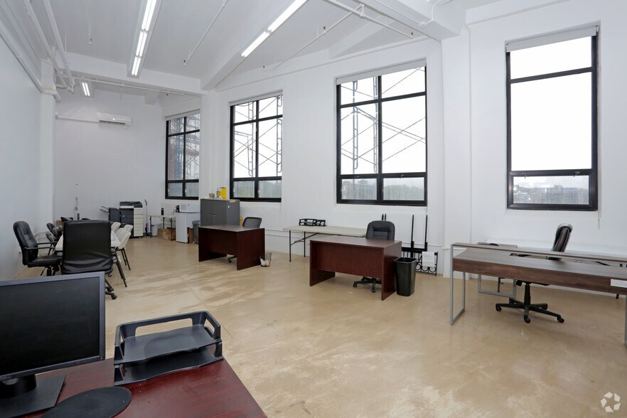More Photos Of 4825 Metropolitan Ave, Ridgewood Loft Creative Space For Lease