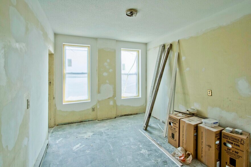 More Photos Of 445-447 High St, Holyoke Storefront Retail Residential For Sale