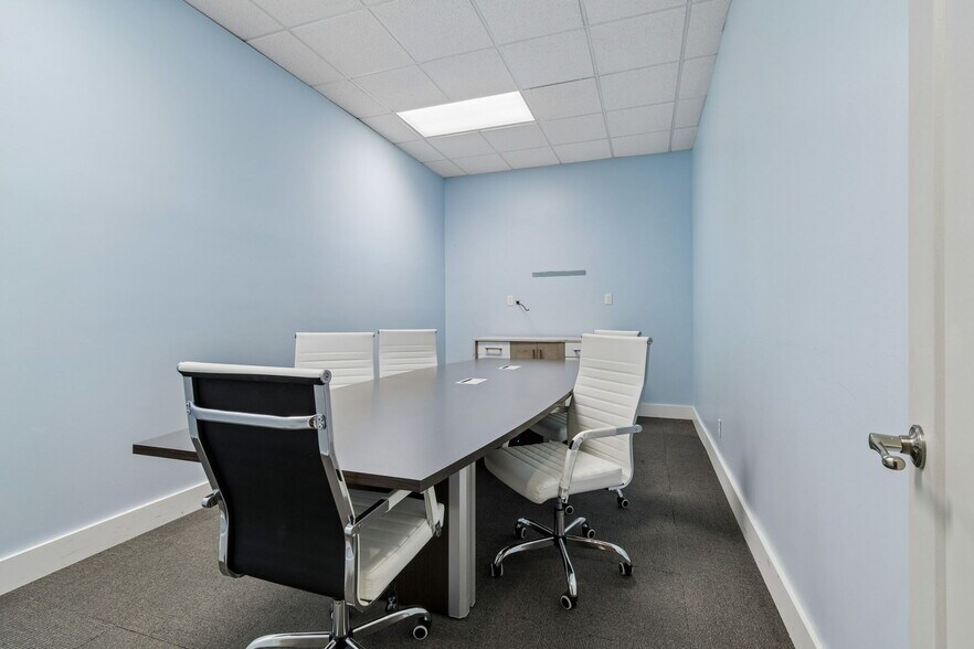 More Photos Of 2801-2805 Dr Martin Luther King Jr St N, Saint Petersburg Storefront Retail Office For Lease